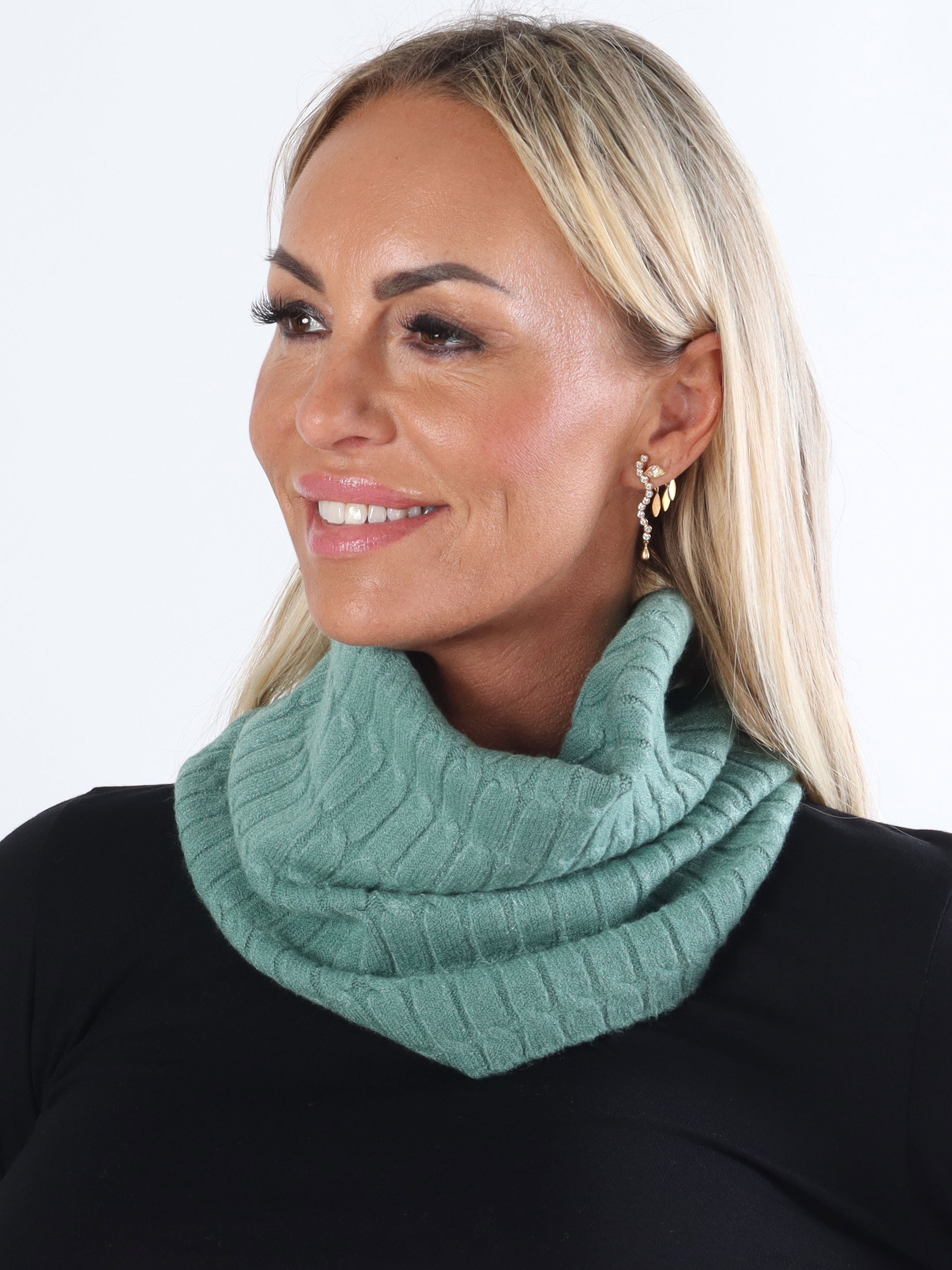 Elia - Lækker blød halsedisse